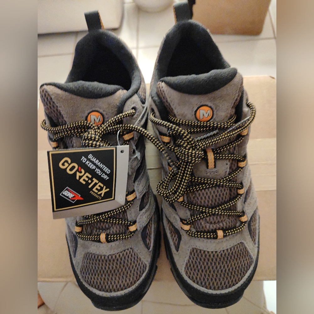 Merrell Moab 3 GoreTex Waterproof Mens 9/women 10.5 Walnut